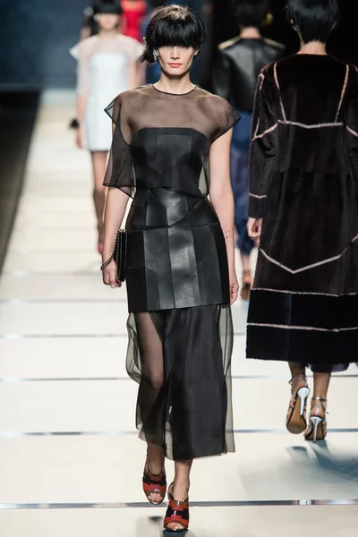 Look 25